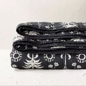 Opalhouse Palm Frond Printed Quilt Black/Off-White King NWT